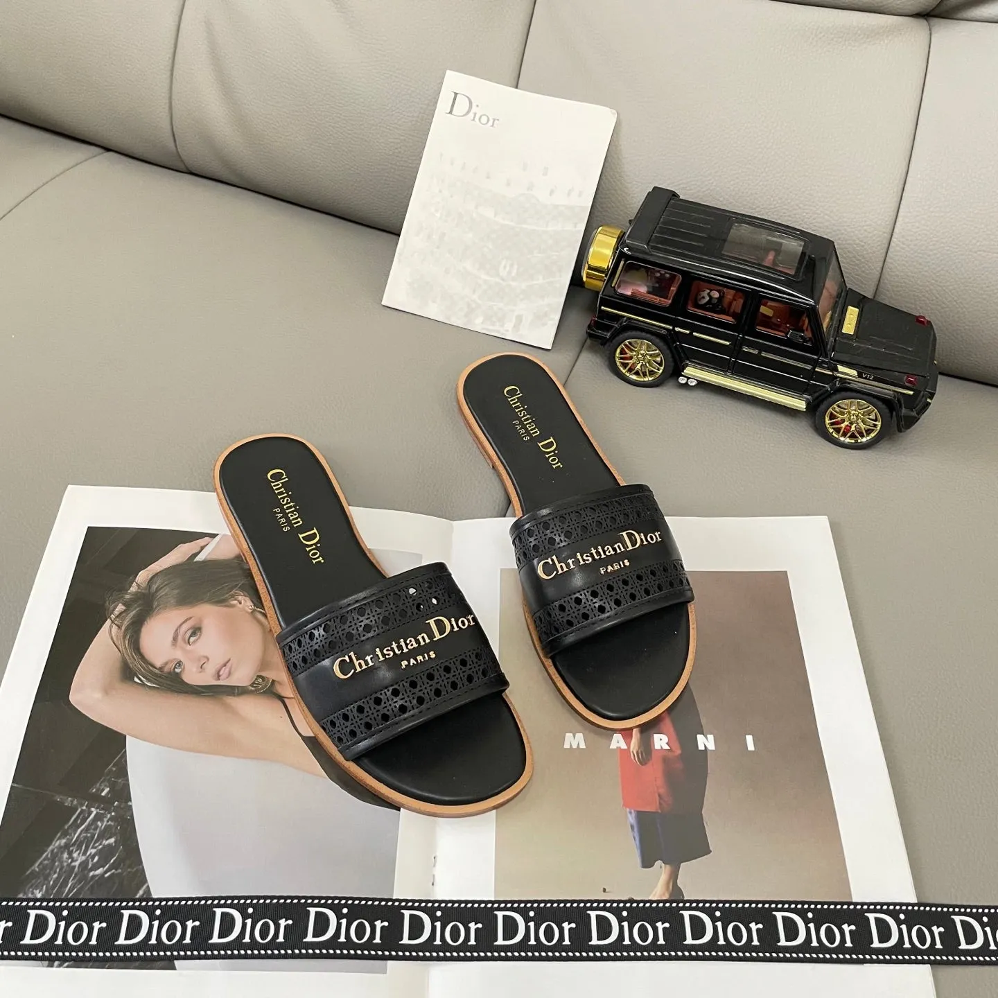 2025 New Hollow Out Flat Shoes