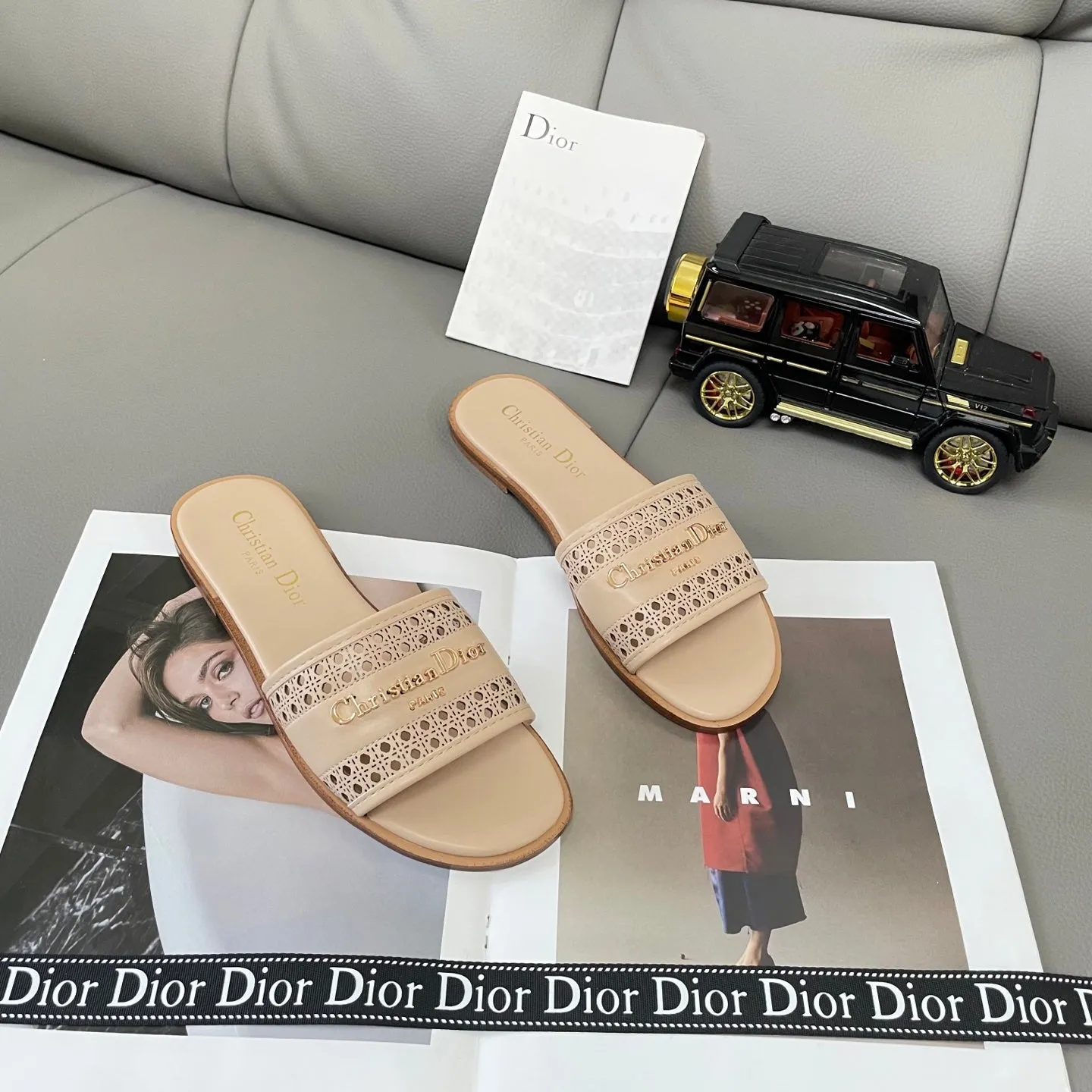 2025 New Hollow Out Flat Shoes
