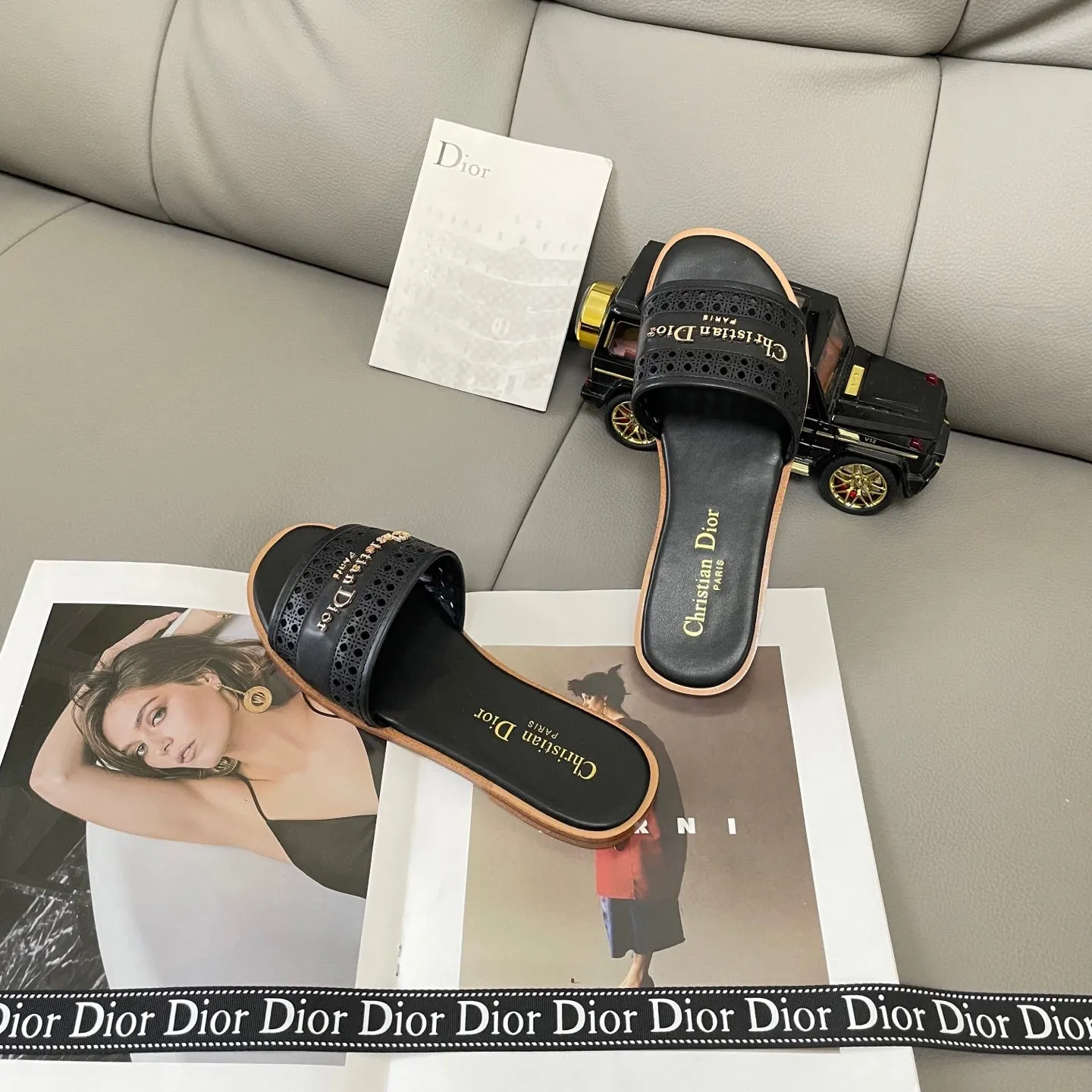 2025 New Hollow Out Flat Shoes