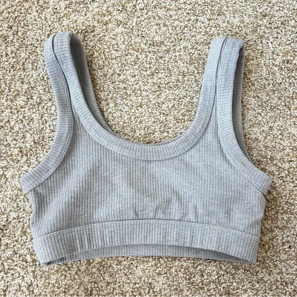Alo Yoga Ribbed Wellness Sports Bra in Light Grey Size Small