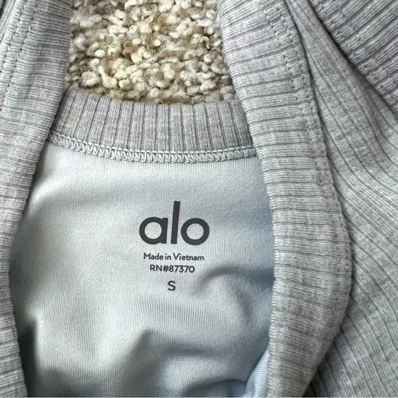 Alo Yoga Ribbed Wellness Sports Bra in Light Grey Size Small
