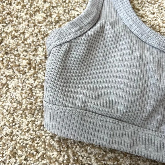 Alo Yoga Ribbed Wellness Sports Bra in Light Grey Size Small