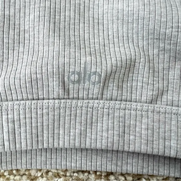 Alo Yoga Ribbed Wellness Sports Bra in Light Grey Size Small