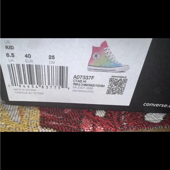 Converse Size 7 Chuck Taylor All Star HI TOP Rainbow Shoes