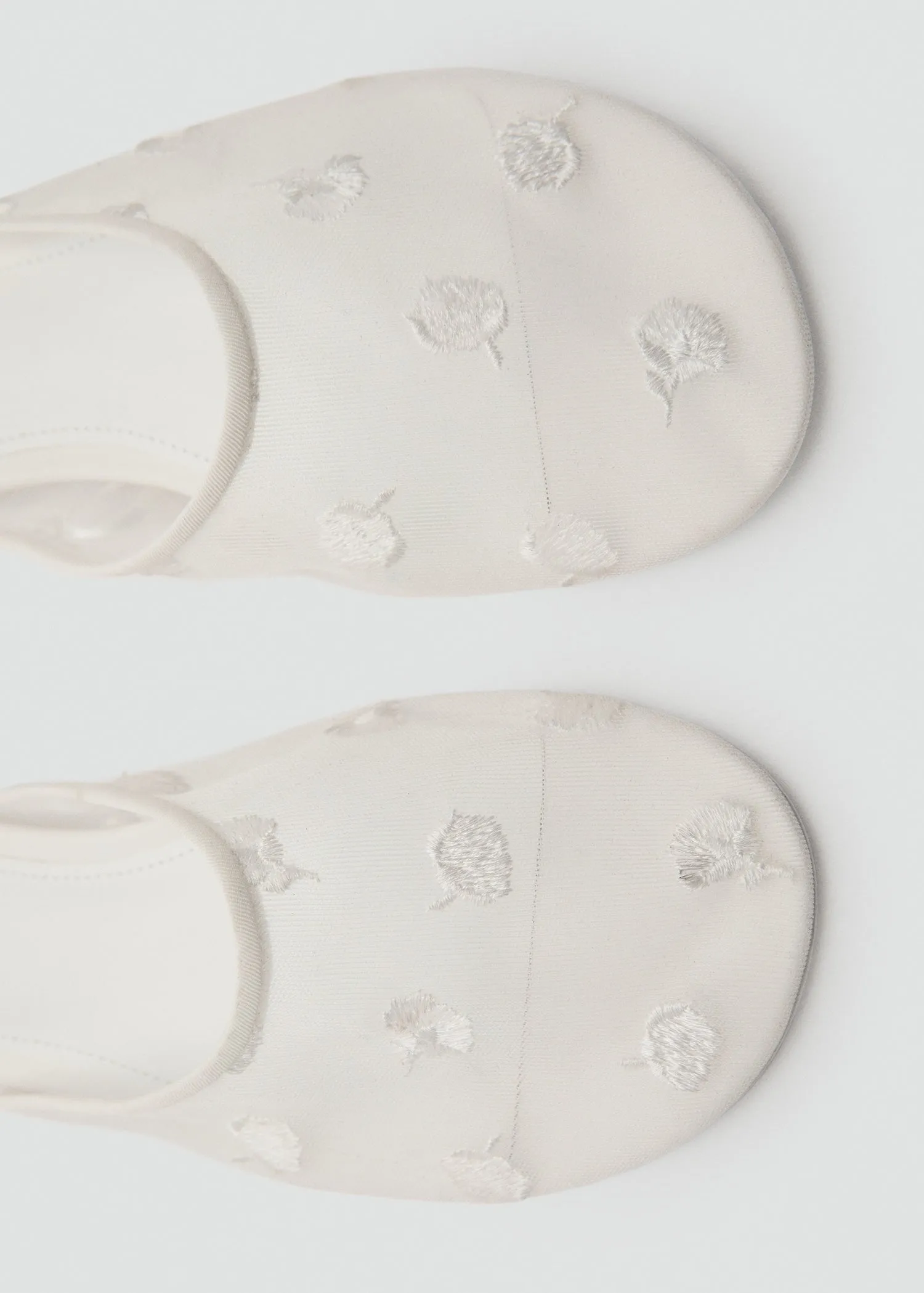 Embroidered mesh shoes