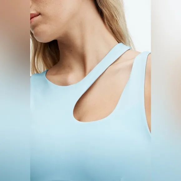 Fabletics Callie Medium Impact Sports Bra in Sky Way Blue Size Medium