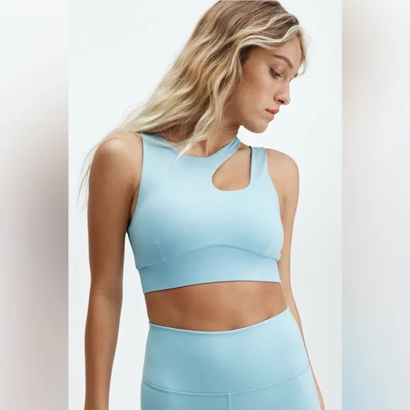 Fabletics Callie Medium Impact Sports Bra in Sky Way Blue Size Medium