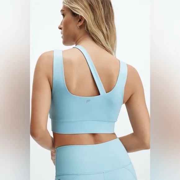 Fabletics Callie Medium Impact Sports Bra in Sky Way Blue Size Medium