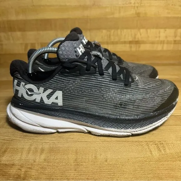 Hoka One One Y Clifton 9 Shoes Youth Size 4 MD 1131170-BWHT Black White