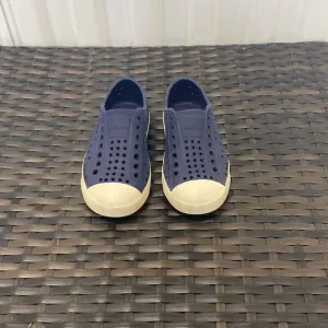 Native Jeffersons kid size 9