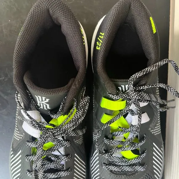 Nike Men's Kyrie Flytrap Black and White Shoes Sneakers Sz 9.5 Style CZ4100-002