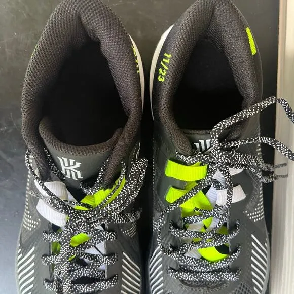 Nike Men's Kyrie Flytrap Black and White Shoes Sneakers Sz 9.5 Style CZ4100-002