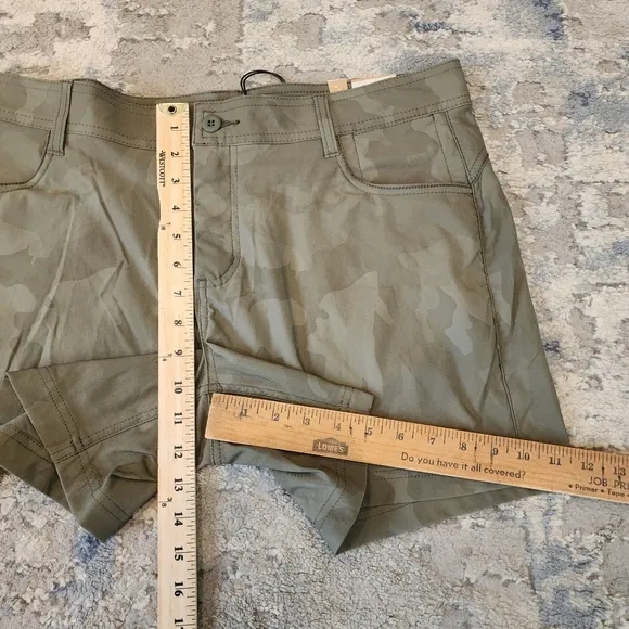 NWT Prana Halle Short ll 5&quot; Green Sage Camo.  Women's size 14.
