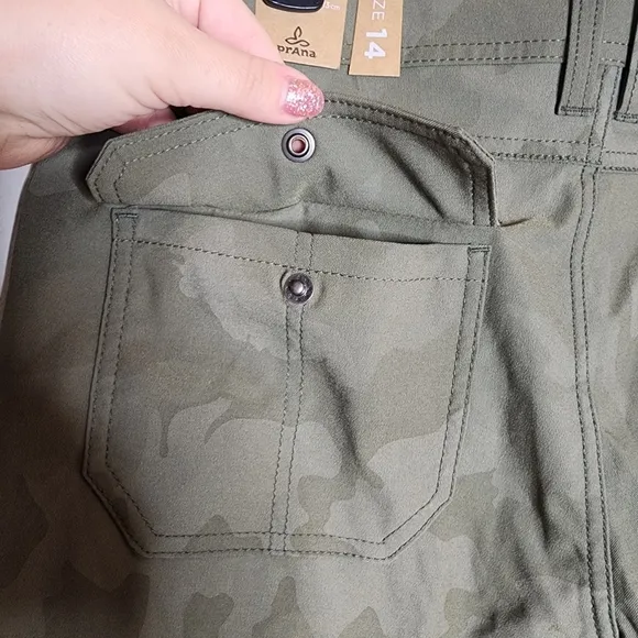 NWT Prana Halle Short ll 5&quot; Green Sage Camo.  Women's size 14.