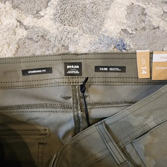 NWT Prana Halle Short ll 5&quot; Green Sage Camo.  Women's size 14.