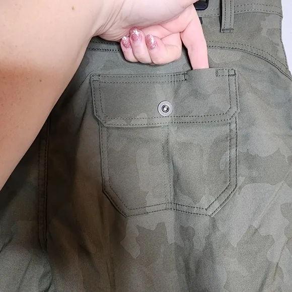 NWT Prana Halle Short ll 5&quot; Green Sage Camo.  Women's size 14.