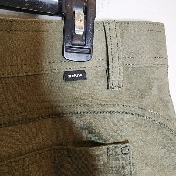 NWT Prana Halle Short ll 5&quot; Green Sage Camo.  Women's size 14.