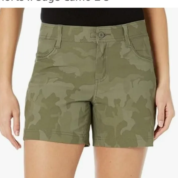 NWT Prana Halle Short ll 5&quot; Green Sage Camo.  Women's size 14.