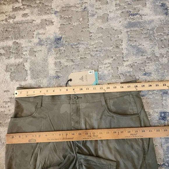 NWT Prana Halle Short ll 5&quot; Green Sage Camo.  Women's size 14.