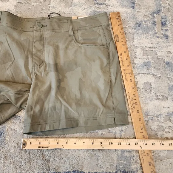 NWT Prana Halle Short ll 5&quot; Green Sage Camo.  Women's size 14.