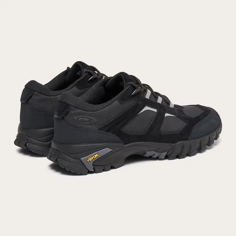 Oakley Sierra Terrain Blackout