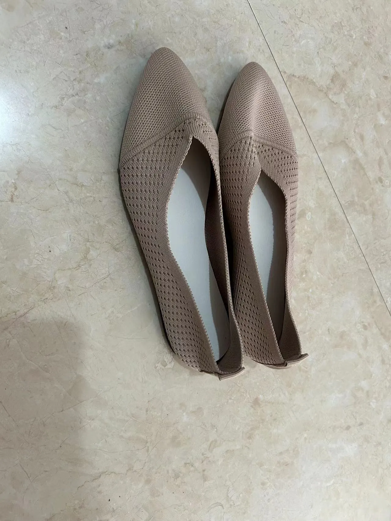 Plus Size Solid Color Pointed Flat Soft Sole Thin Shoes