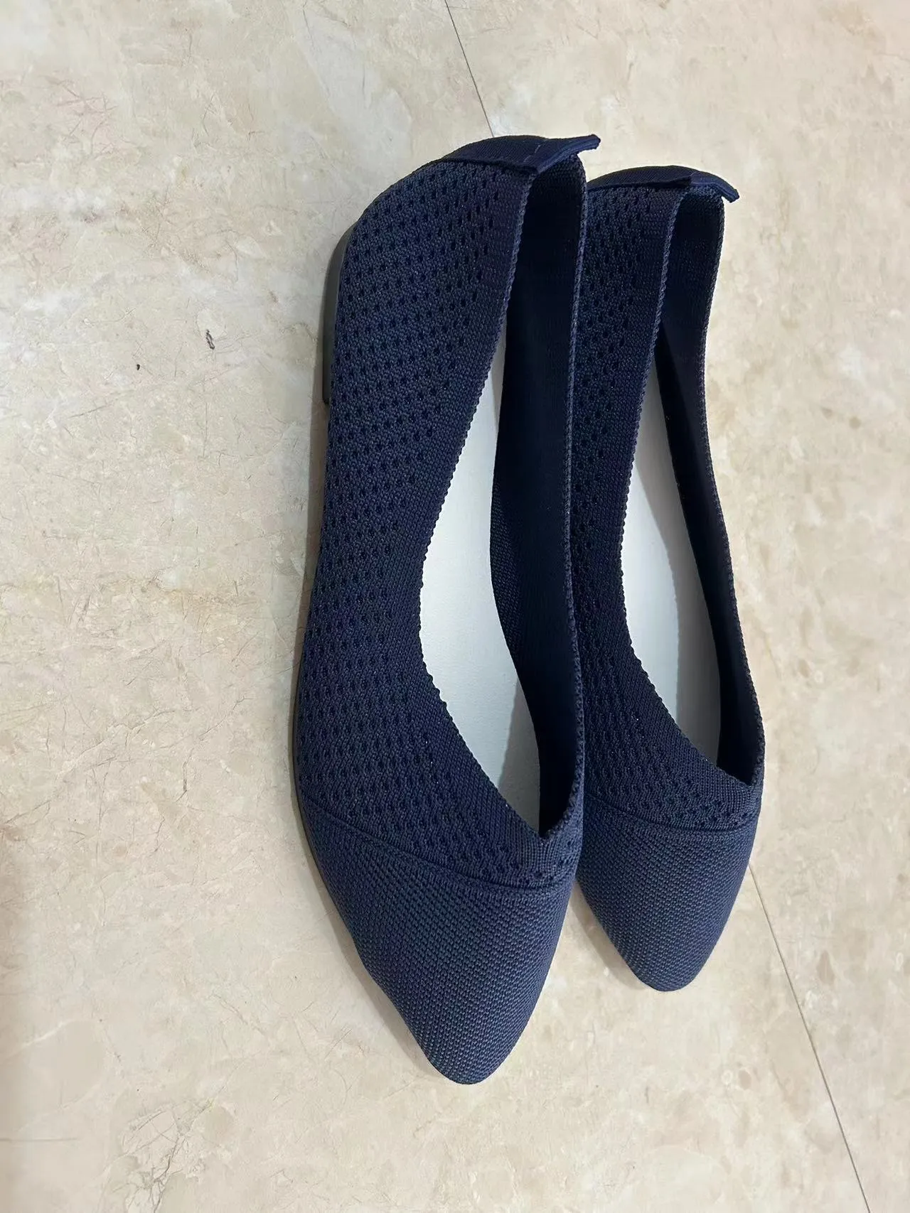 Plus Size Solid Color Pointed Flat Soft Sole Thin Shoes