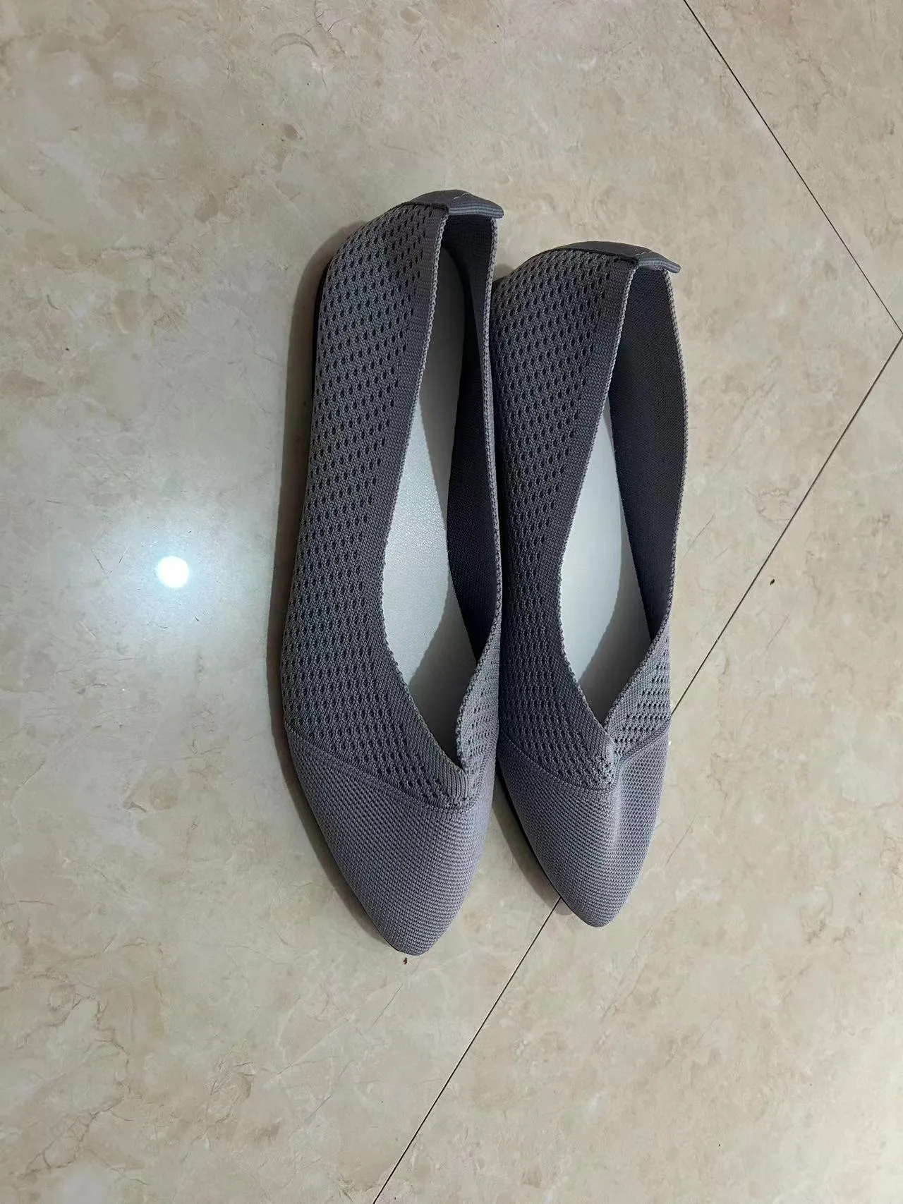 Plus Size Solid Color Pointed Flat Soft Sole Thin Shoes