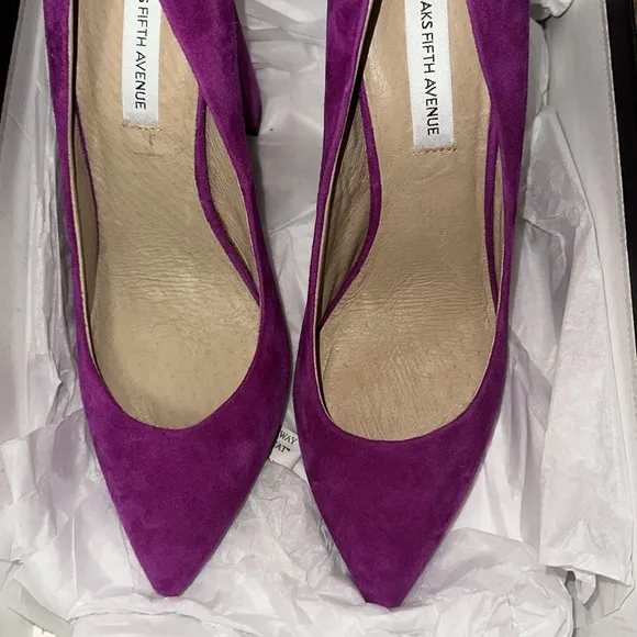Saks Fifth Avenue Ultra Violet Suede Pointed Toe Chunky Heel Pump - EUC