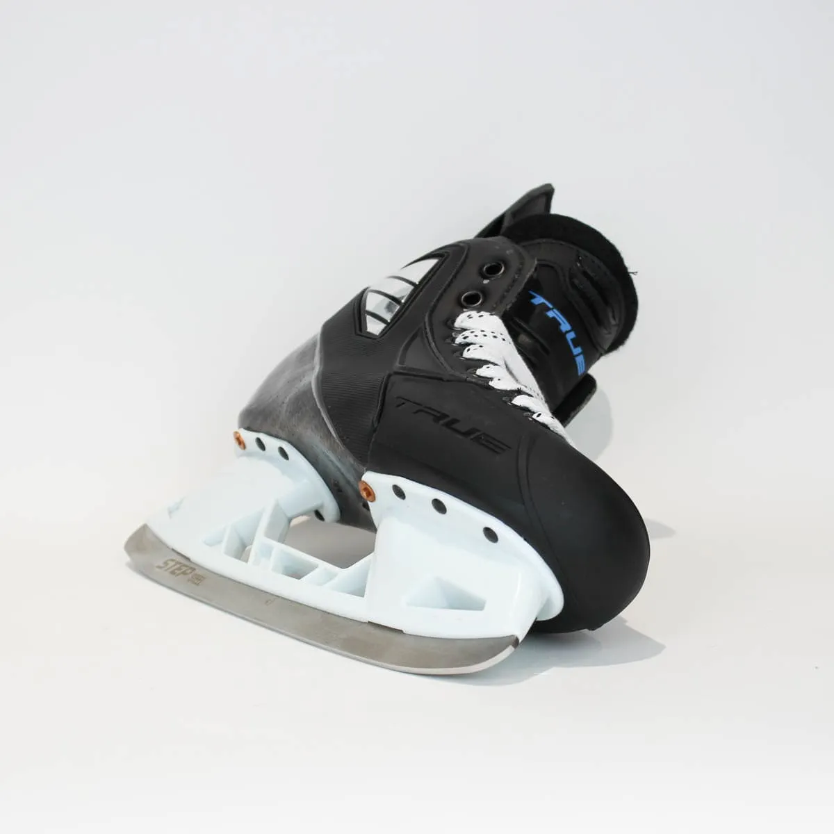 TRUE Player Junior Hockey Skates - Pro Stock - VH Holder - Felt Liner - Size 5