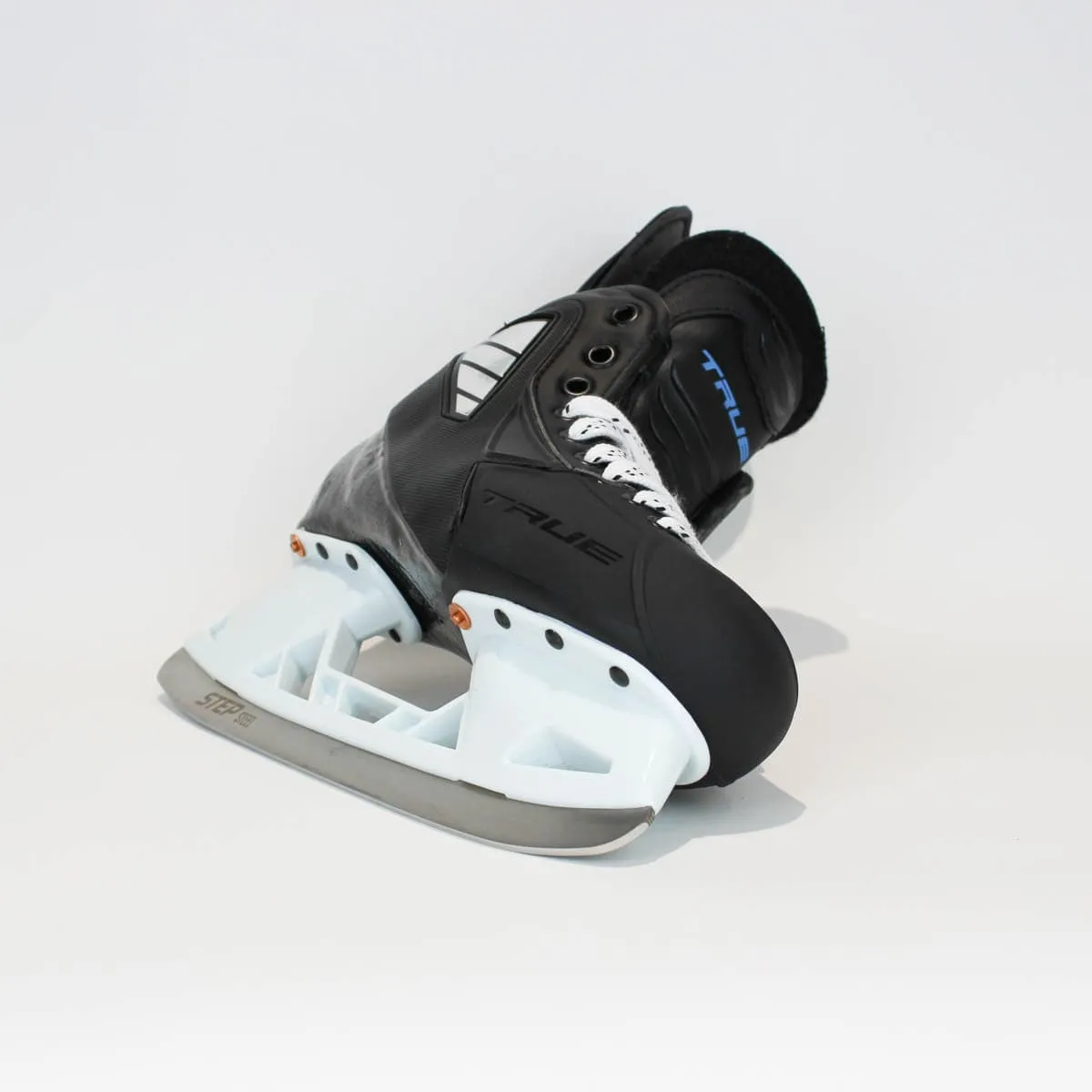 TRUE Player Junior Hockey Skates - Pro Stock - VH Holder - Size 4