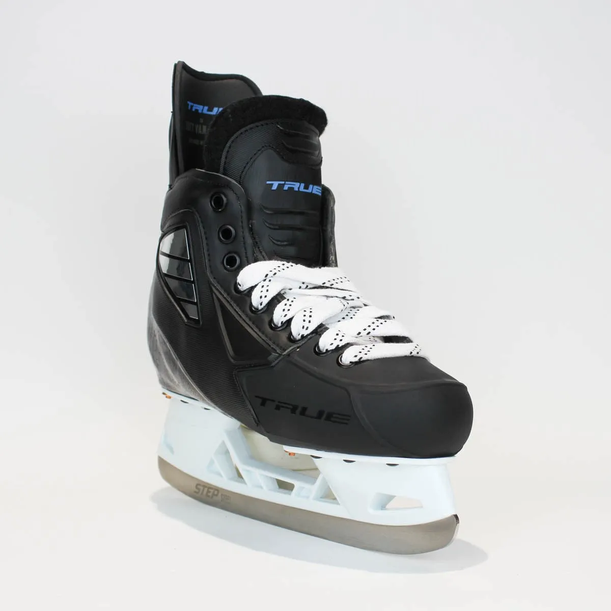 TRUE Player Junior Hockey Skates - Pro Stock - VH Holder - Size 4