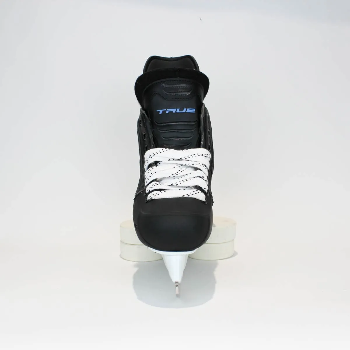 TRUE Player Junior Hockey Skates - Pro Stock - VH Holder - Size 4