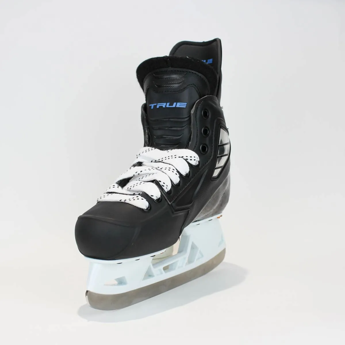 TRUE Player Junior Hockey Skates - Pro Stock - VH Holder - Size 4