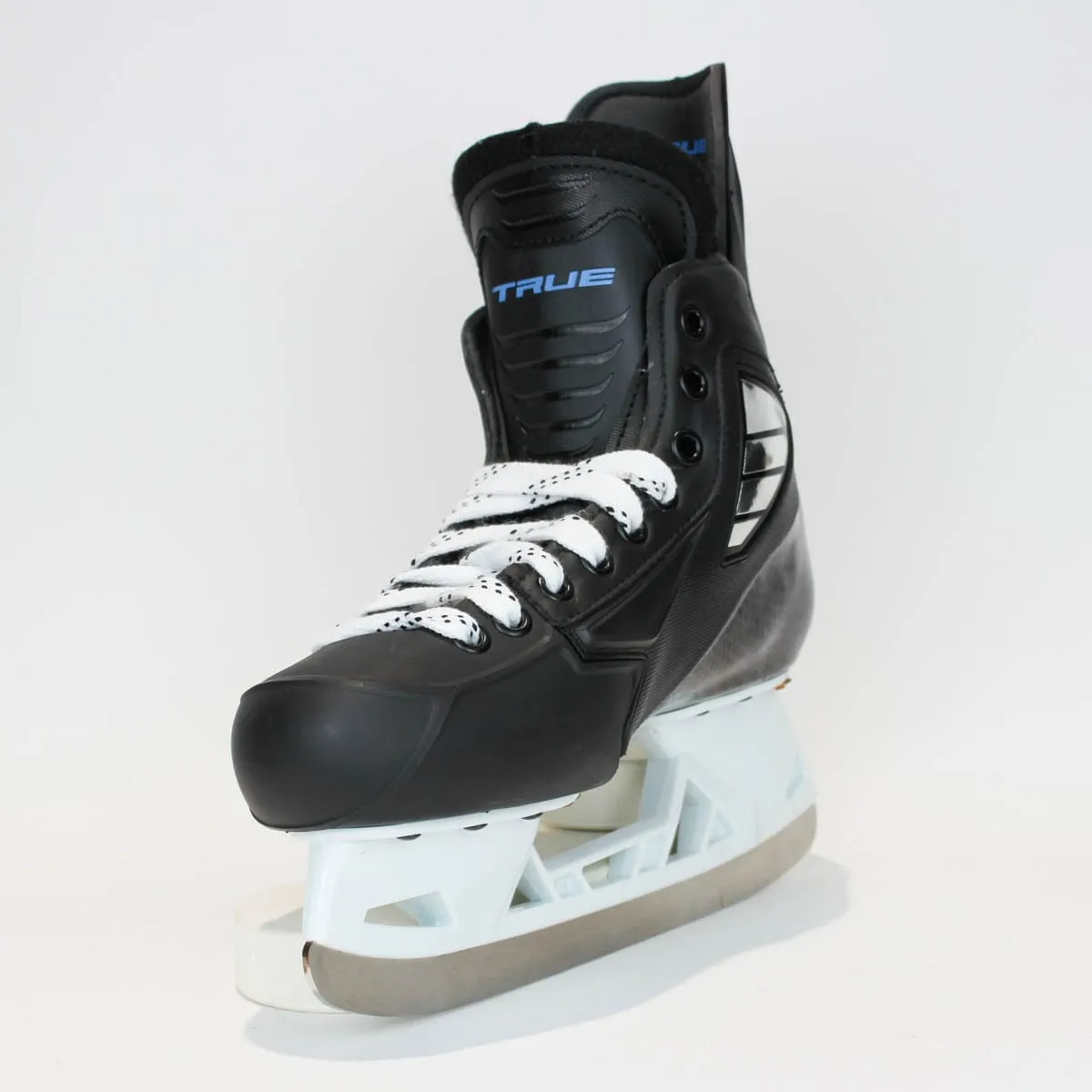 TRUE Player Junior Hockey Skates - Pro Stock - VH Holder - Size 5