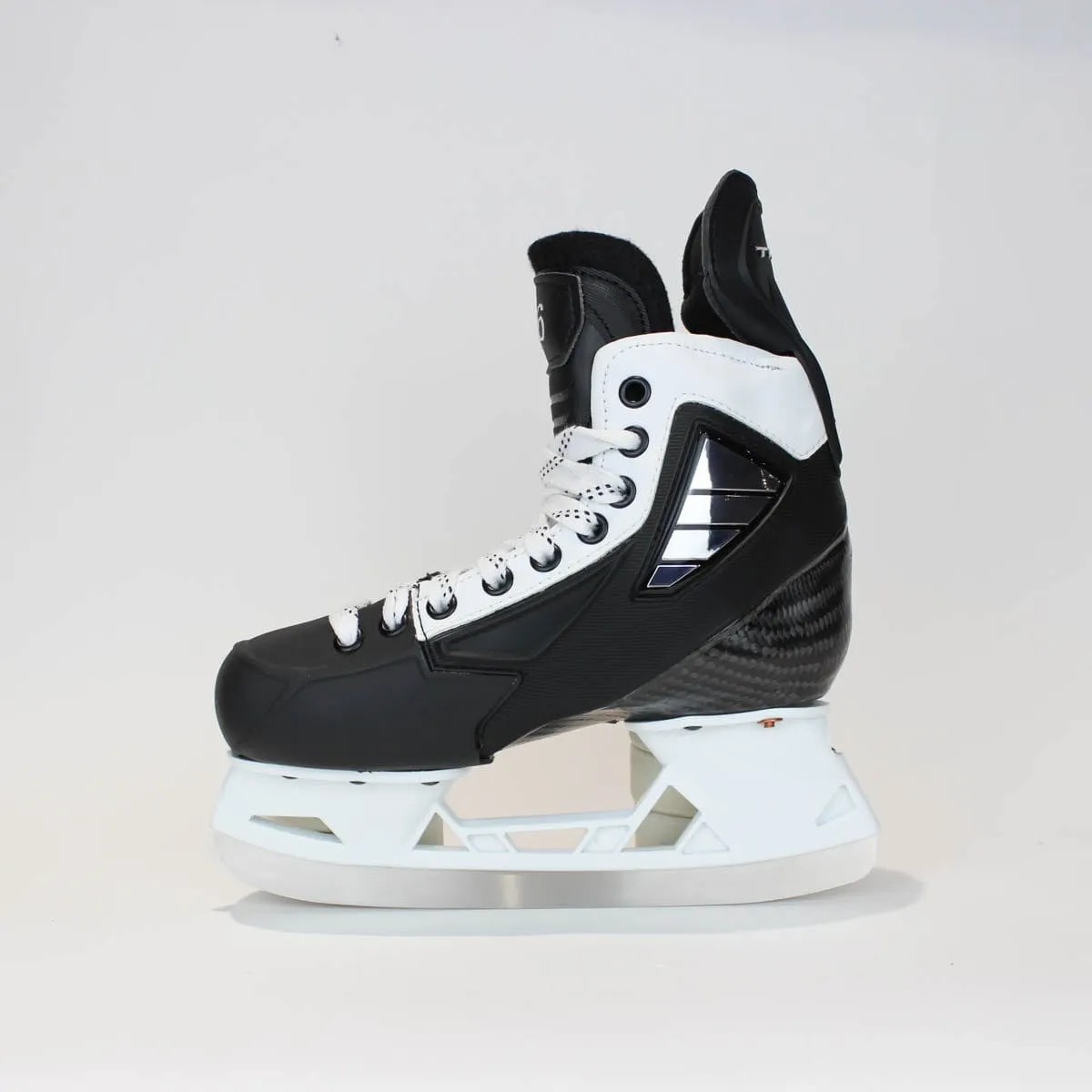 TRUE Player Junior Hockey Skates - Pro Stock - VH Holder - White Side - Size 4