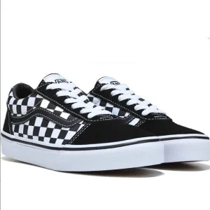 VANS Kids' Ward Low Top Sneaker /Big Kid