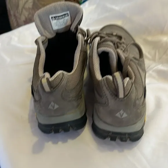 VASQUE Vibration Ultra Dry Hiking Shoe, Men’s Size 9M, Used once