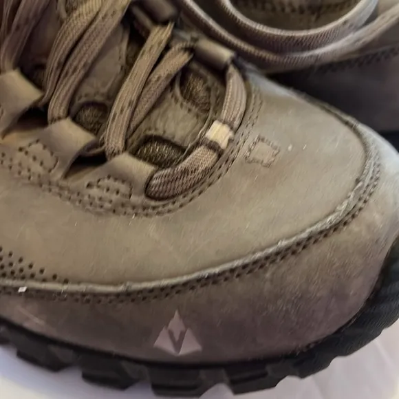 VASQUE Vibration Ultra Dry Hiking Shoe, Men’s Size 9M, Used once
