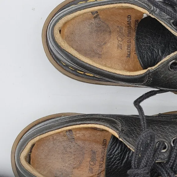 Vintage kids Dr. Martens Made in England AW004 kids size 11 EU 10