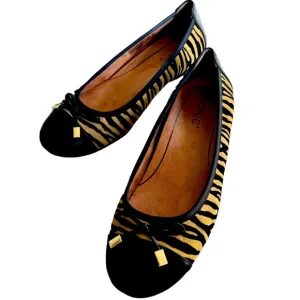 Vionic ladies ballet flat style leather Minna  tiger print size 8 excell…