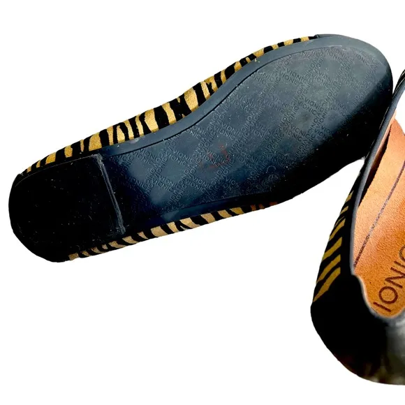 Vionic ladies ballet flat style leather Minna  tiger print size 8 excell…