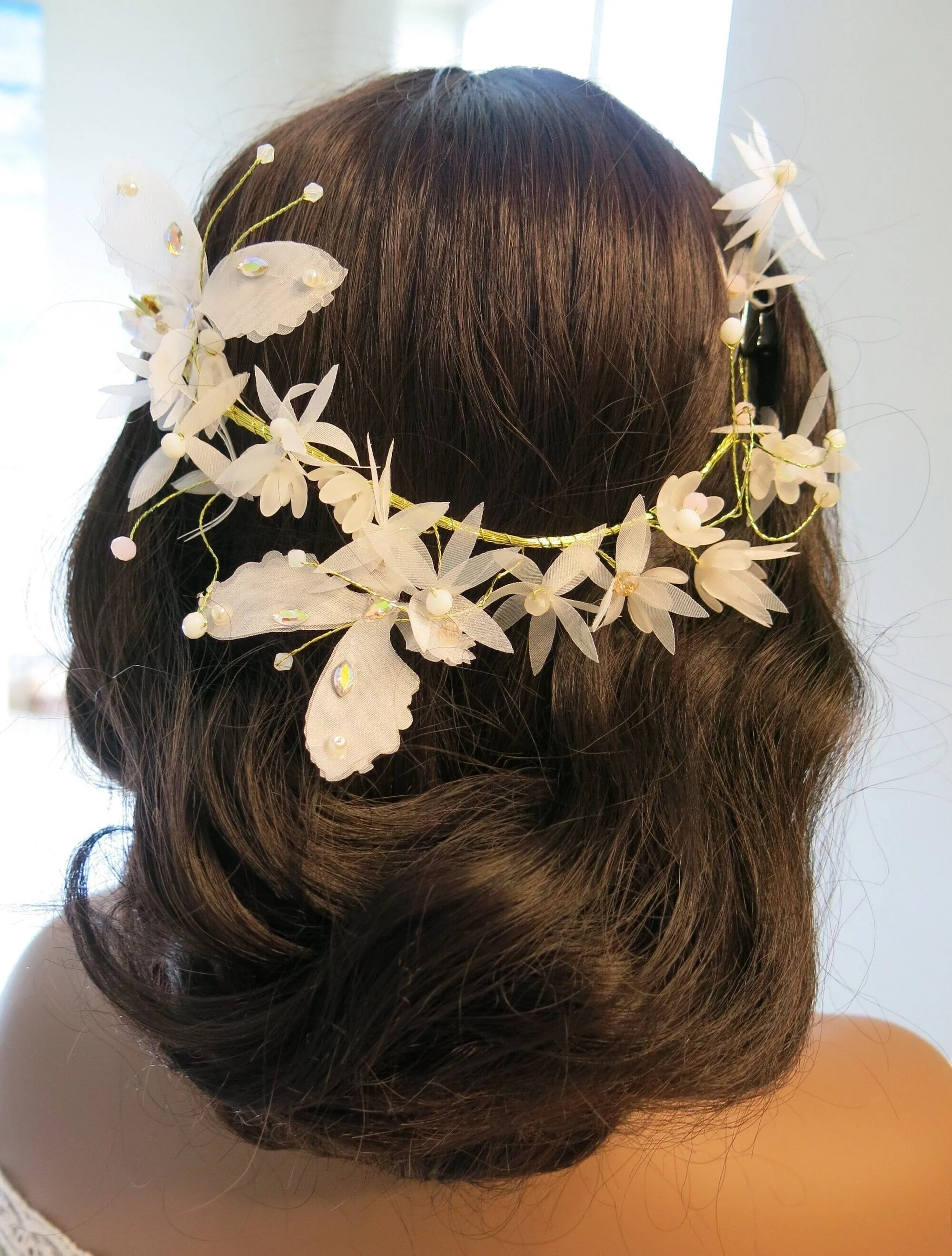 White Flower Girl Chiffon Hair Clip, Butterfly Pearl Hairclip for Wedding, Chiffon Mesh Hairclip Head Wreath